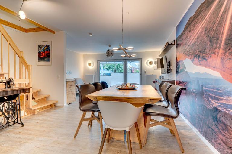 Köln-Pulheim Saphier Haus I15 min Köln Messe Lanxess I 180m2 über 4 Level I Komfort I P I Palmengarten I Babybett - B&B Pulheim