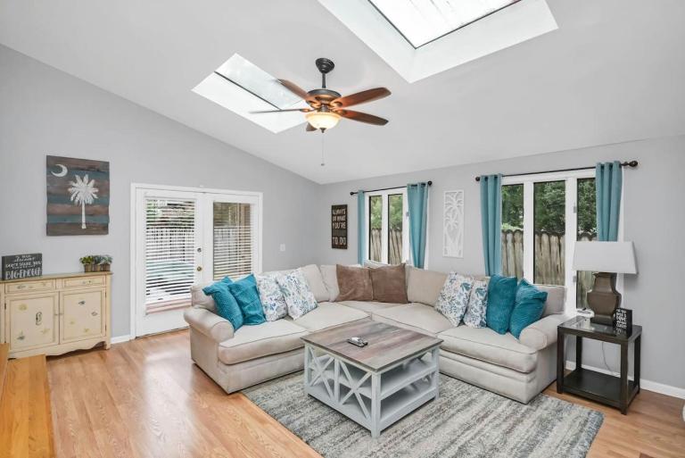 4BR on Henderson - Walk to USC - B&B Columbia