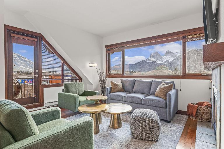 Skyline Suite Downtown Canmore Stay - B&B Canmore