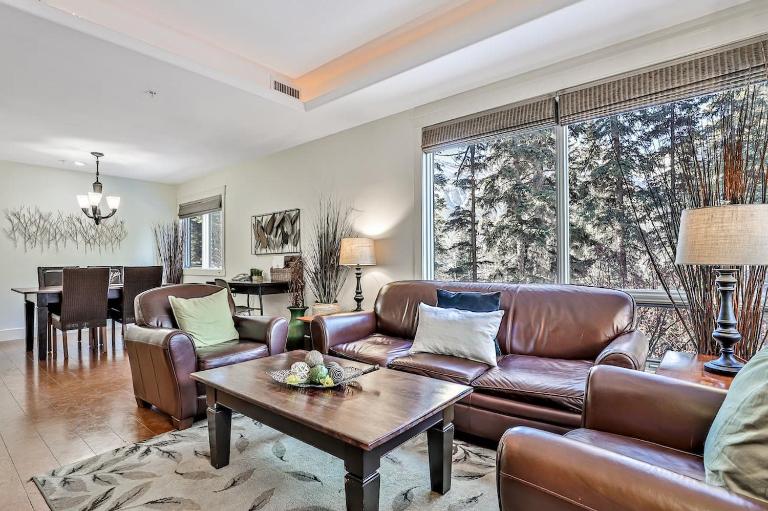 Woodland Retreat 2 Bedroom - B&B Canmore