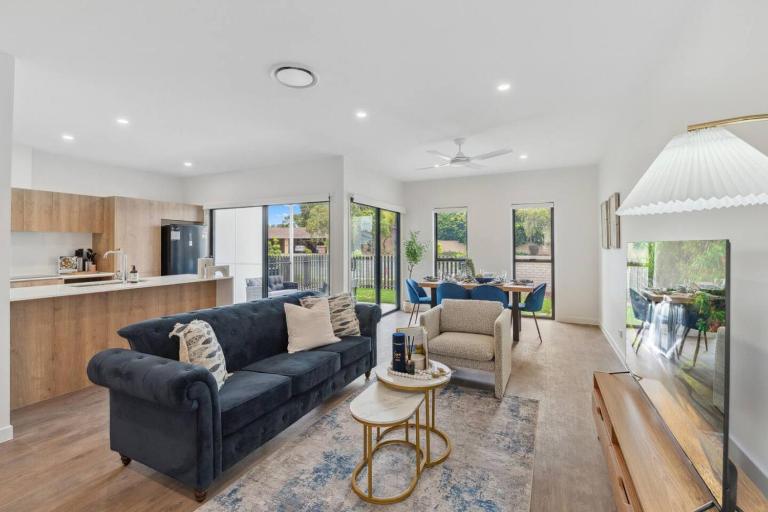 Brand New Modern 4BR House with Parking Yard Mall and Park - B&B Capalaba