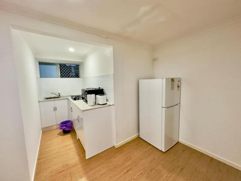 Prime 1BR Near Transport and Retail - B&B Brisbane