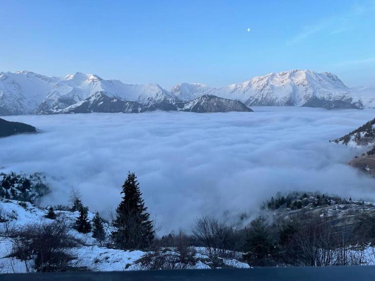 Appartement entièrement rénové, vue exceptionnelle - Chambres d'hôtes L'Huez