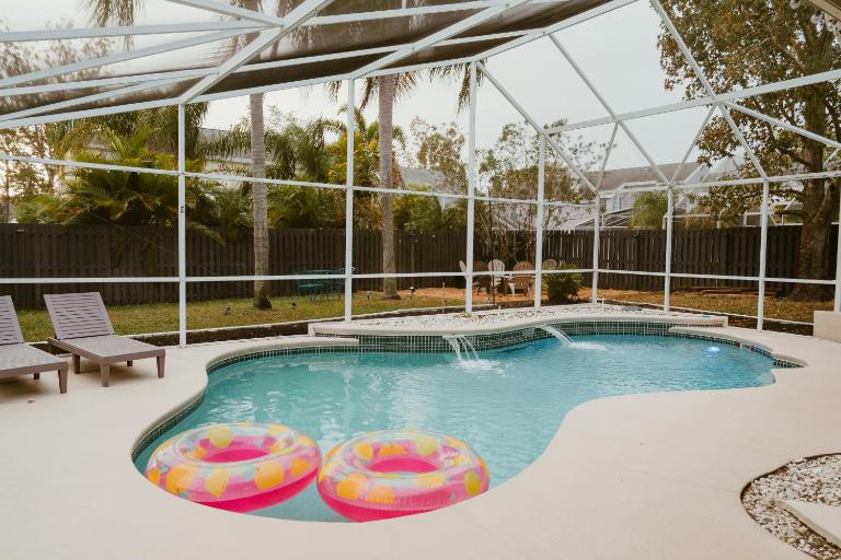 Luxury Private Pool Villa near Disney with Fire Pit, Game Room & More - Chambres d'hôtes Kissimmee