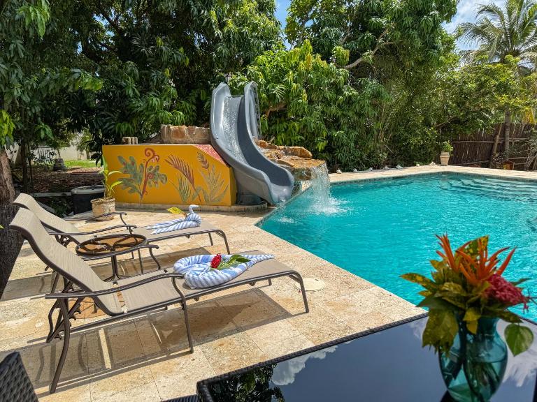 Caribbean Shores Belize - B&B Hopkins