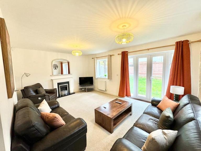 Large Home with secure parking, lovely Evergreen House in Ashford - B&B Ashford