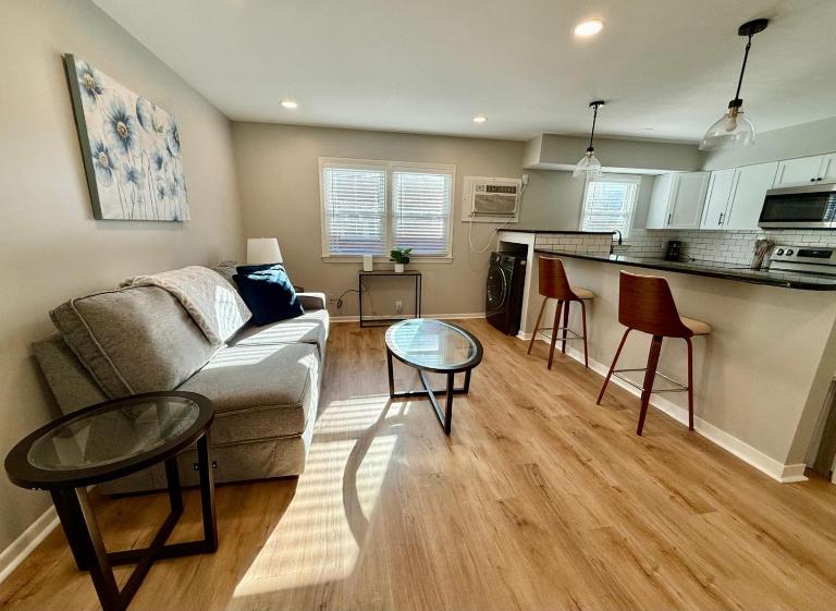 Joslyn 1- Newly Refinished 1 Bdrm - Ferienwohnung Omaha
