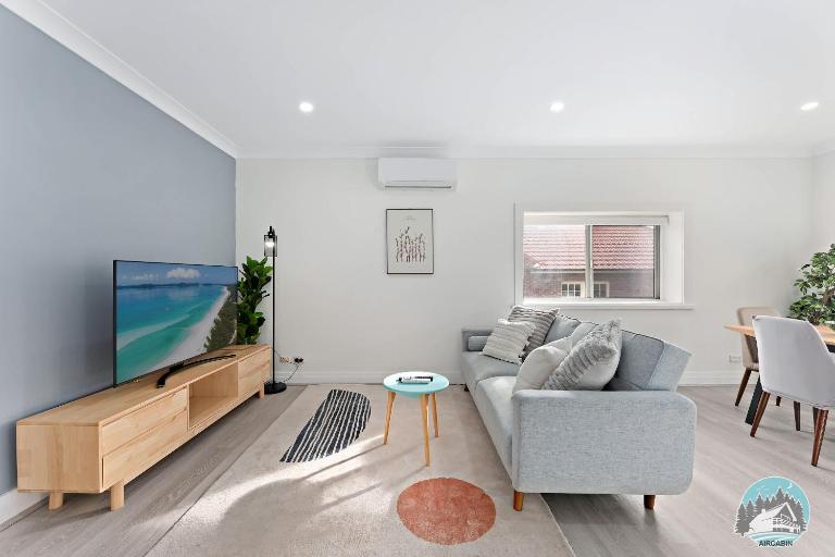 Stylish 4-Bed Loft in Manly Walk to Beach & Ferry - B&B Sídney
