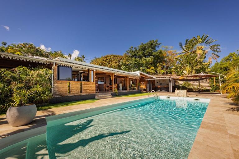 Villa Ô Pieds Nus 180m2 4 chambres piscine jardin tropical parking privé - Bed and Breakfast Saint-Leu