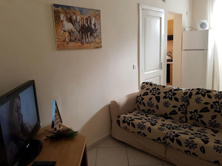 Central Valletta Apt by Castille Square - Ferienwohnung Floriana
