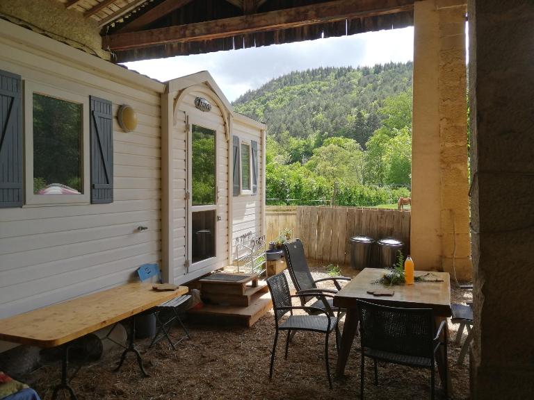 Mobilhome Ferme équestre La Mouillère - Chambres d'hôtes Chalabre