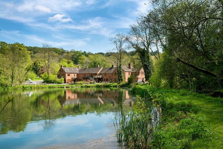 Travel Fox Cottages- Swimming Lake, BBQ Hut, Games Area - Alton Towers - Ferienwohnung Froghall