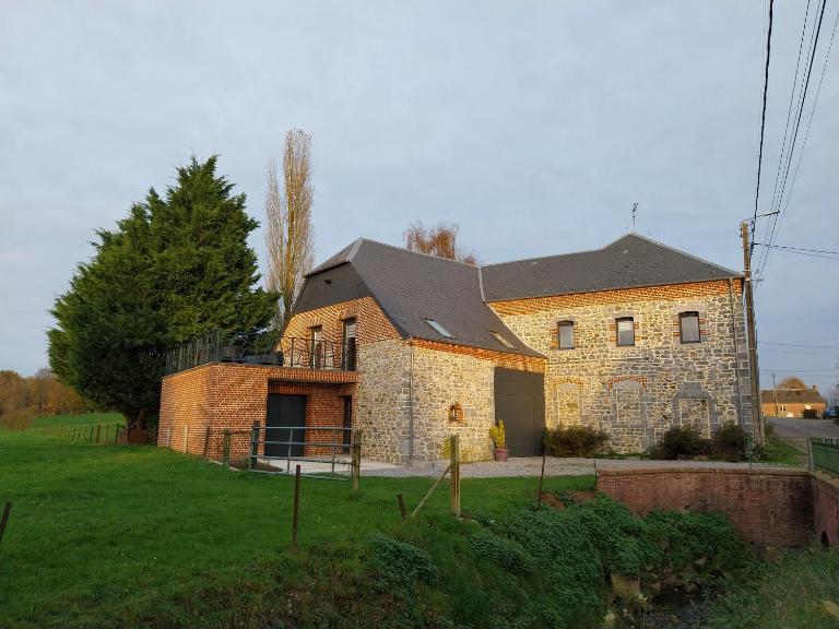 Le murmure du ruisseau - Pièce de vie 60 m2 - Terrasse 30 M2 - 2 WC - Bed and Breakfast Sémeries
