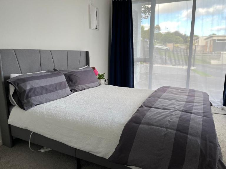 Totara Vale, Free Coffee, parking and wifi, near Glenfield Mall and highway 18,1 - B&B Auckland