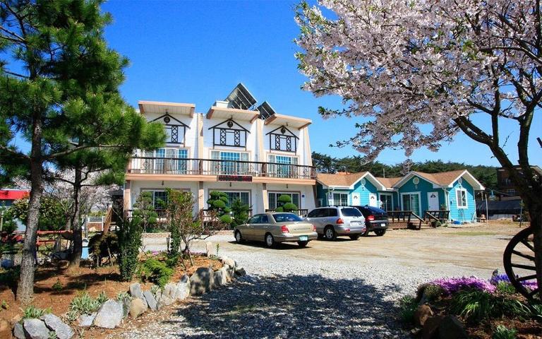 Silver Glowing Sea Pension - B&B Taian