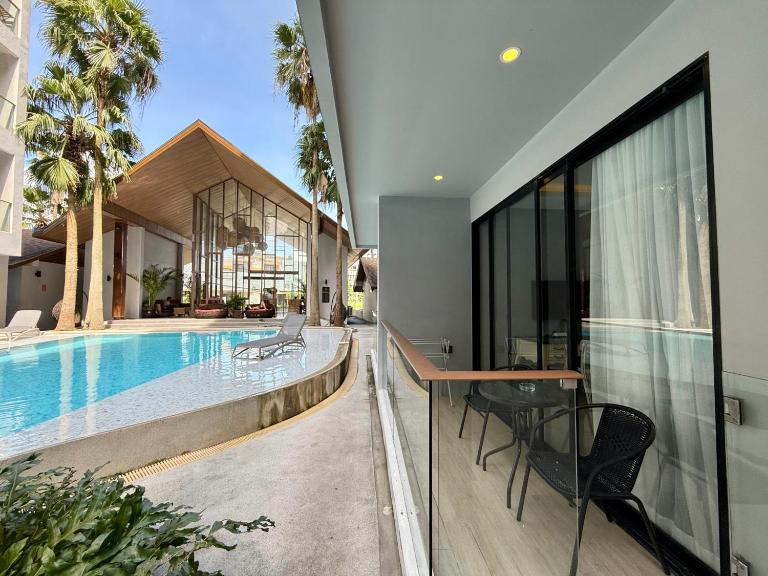 Poolside 1 Bedroom Apartment by Renttini - B&B Surin Beach