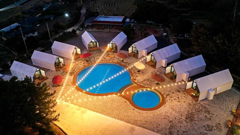 Yeongam Rock On Glamping and Caravan - B&B Yeongam