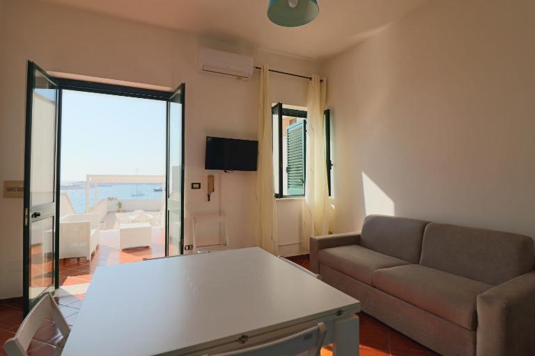 Holiday House Giulia Otranto Sea Front - B&B Otranto