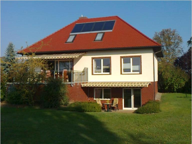 Geräumige Wohnung mit Terrasse in ruhiger Lage - B&B Güstrow