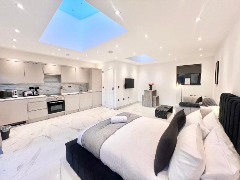 Bracewell Studios - B&B Barnet