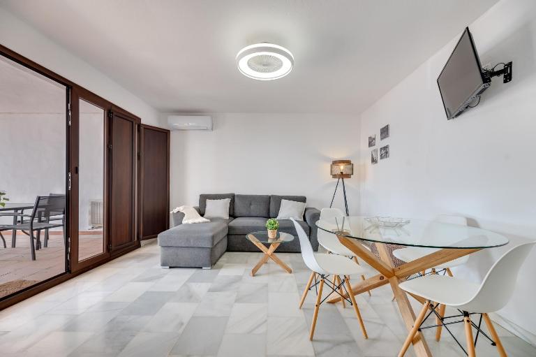 apartamento con amplio porche y bbq - Ferienwohnung Benalmádena