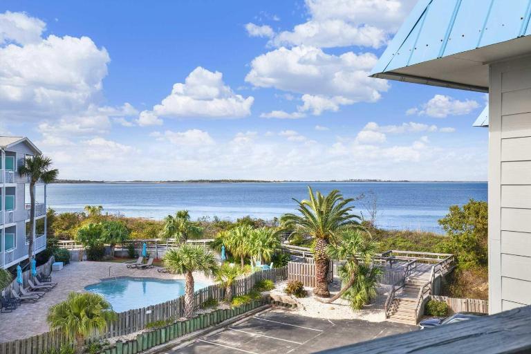 Savannah Beach & Racquet Club 303B - B&B Tybee Island
