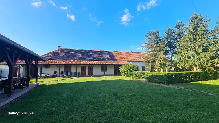 Balázs vendégház - B&B Tiszabábolna