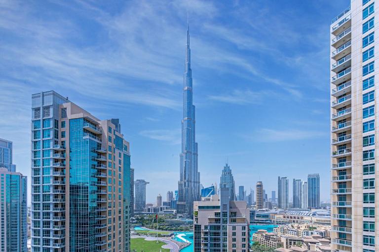 Savis Homes - Luxury 2 Bedroom Suite with Full Burj Khalifa View - B&B Dubái