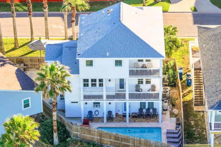 Pristine 5 Br Home Walk to Beach Pool Beach Toys - Chambres d'hôtes Port Aransas