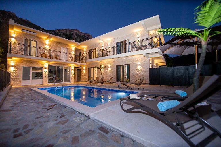 Stone Villa with pool Montenegro Star - Bed and Breakfast Kaluđerac