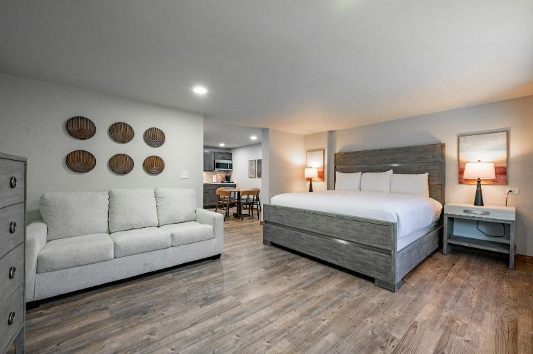 Cove Creek Lodge 107 Lakeside Executive King Suite - B&B Oakland