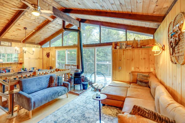 6 Mi to Slopes: Forest-View Haven in West Dover! - B&B West Dover
