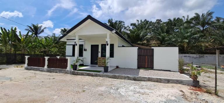 Tiny Tijani Homestay - B&B Kulai