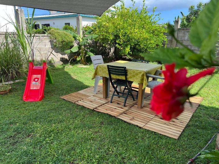 CosyLife Sainte-Rose - Villa familiale calme avec vue Sofaïa à 3km de la plage - B&B Sainte-Rose