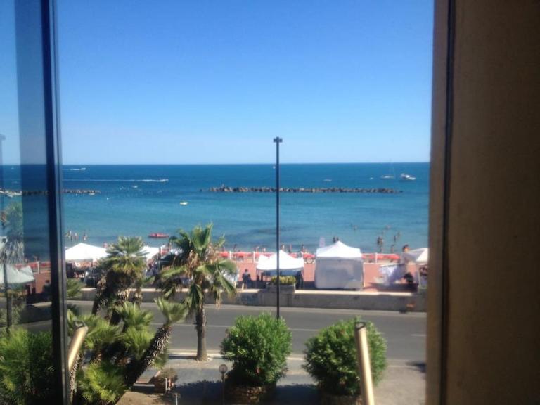 Apartment with beautiful seaview - B&B Santa Marinella
