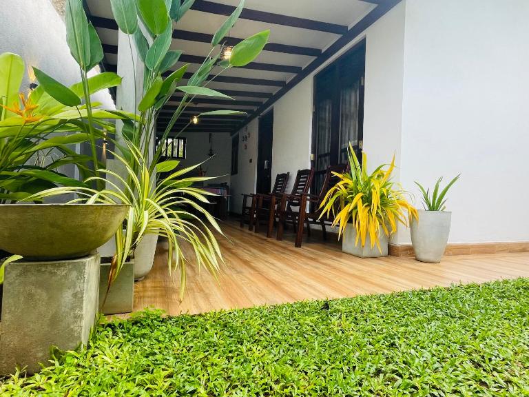 The Nook - B&B Hikkaduwa