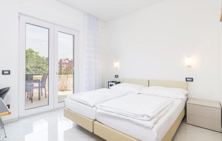 Studio Apartments Funtana with pool - B&B Funtana