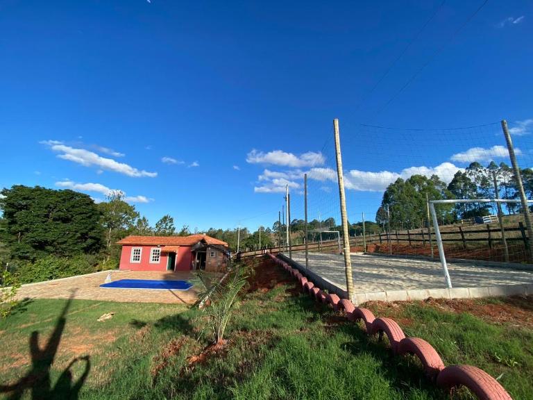 Sítio para relaxar com piscina e campo de areia - B&B Cruzília