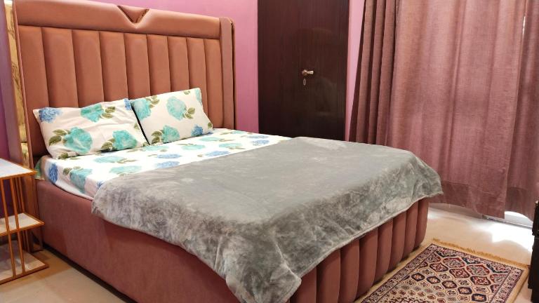 AK Royal Guest House Service Greater Noida West - B&B Greater Noida