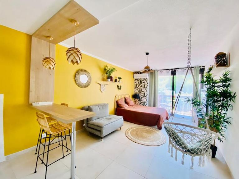 Studio Boho Clim Parking terrasse - Bed and Breakfast Nîmes