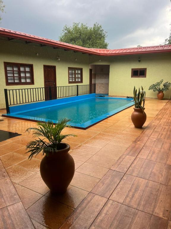 "Arzam Iguazú" - Construido y atendido por sus propios dueños - B&B Puerto Iguazú