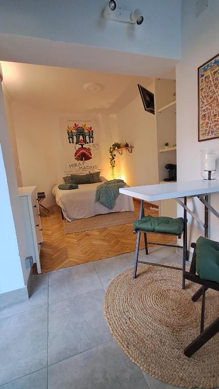 Estudio pequeño - B&B Madrid