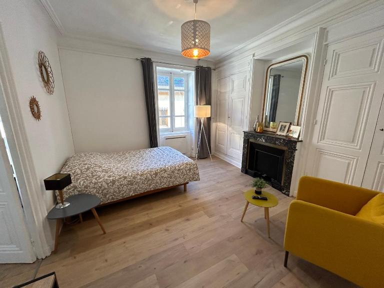 Studio Cosy Charme Ancien - B&B Thizy-les-Bourgs