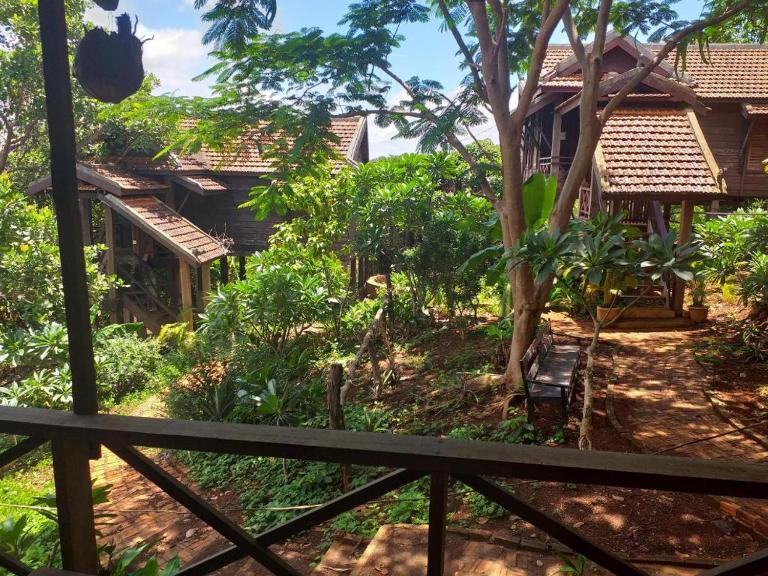 Garden View Lodge & Trekking Tours - B&B Banlung