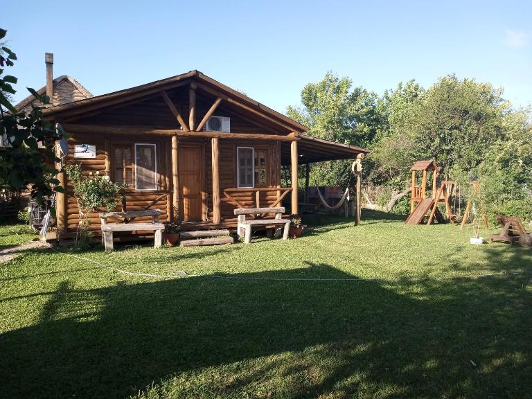 Cabaña de Don Alfonso con parque y parrilla - B&B Gualeguaychú