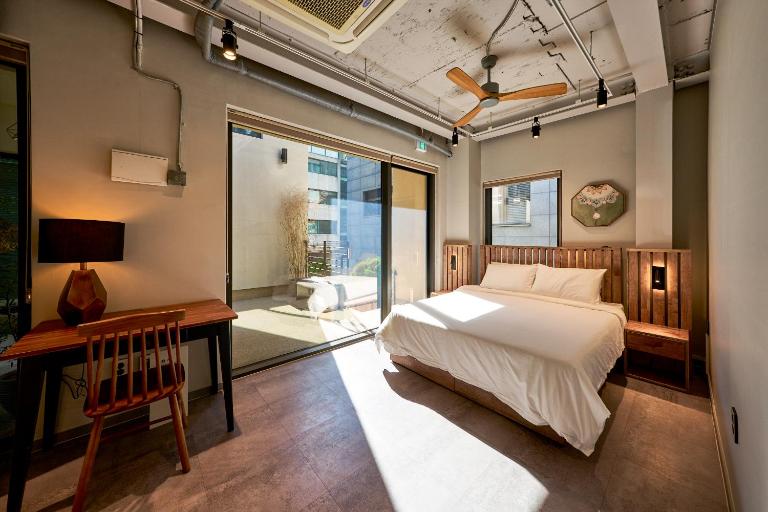L9 Tailored Service Home near Hongik Univ Station - B&B Seoul