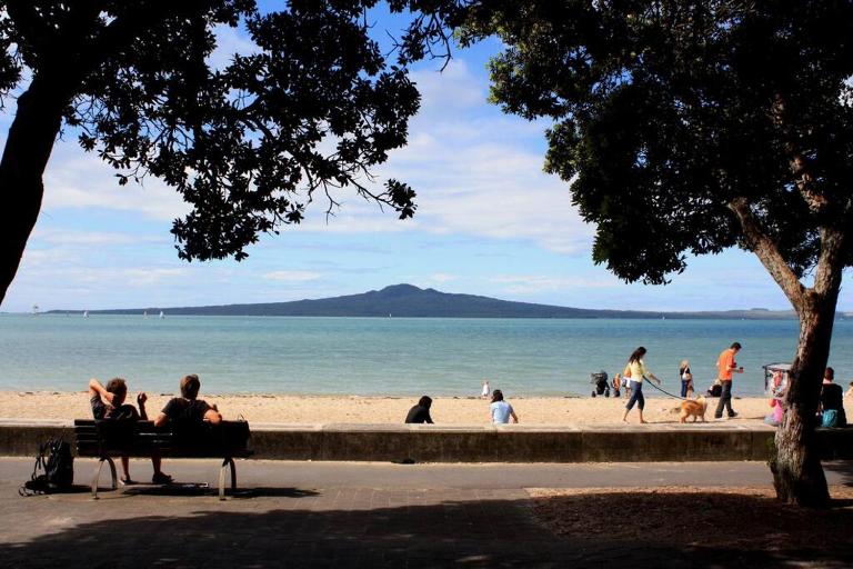 Mission Bay Villa 3BR 2BA Retreat with Spacious Terrace & Garden Views - B&B Auckland