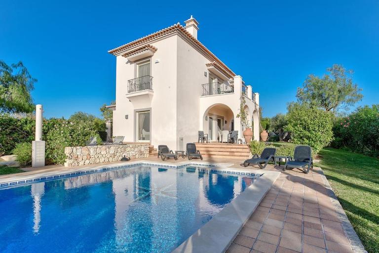 Casa Marta - Great 3 bedroom villa with sea views! - B&B Estômbar