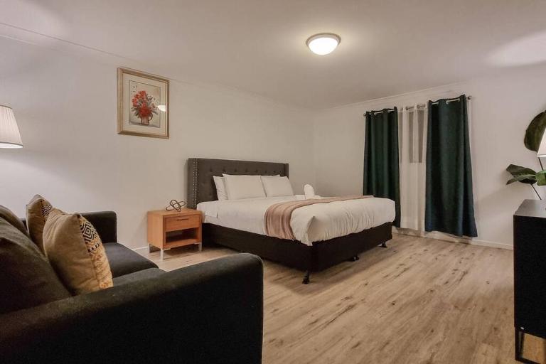 Wishart 1Bed 1Bath Tiny, Quiet House w Parking M15 - B&B Brisbane
