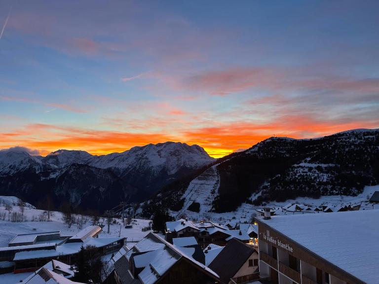 Studio centre station avec balcon - Chambres d'hôtes L'Huez